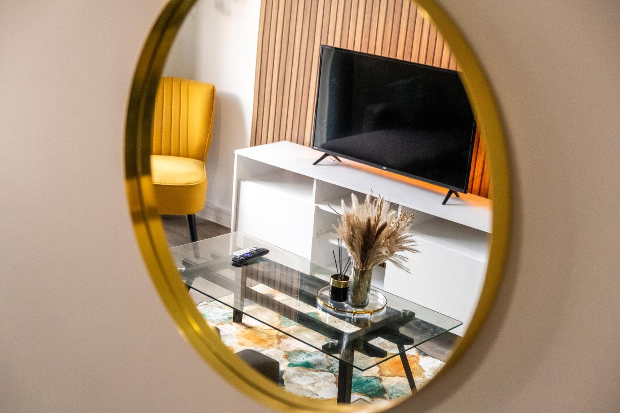 City Centre Emerald Escape - Sleeps-6, 2Beds & 2Baths , Netflix , Free Internet Birmingham Exterior photo