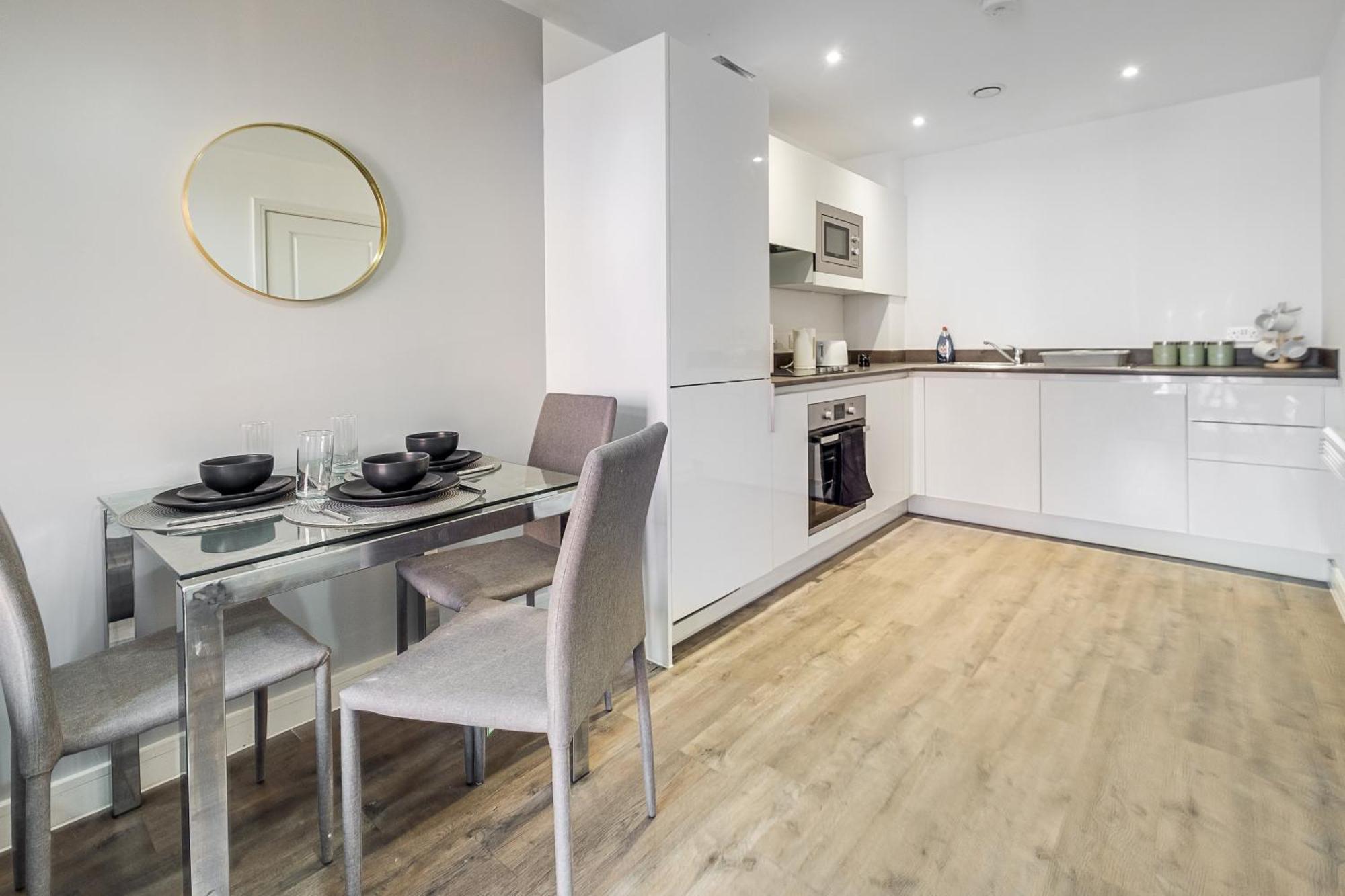 City Centre Emerald Escape - Sleeps-6, 2Beds & 2Baths , Netflix , Free Internet Birmingham Exterior photo