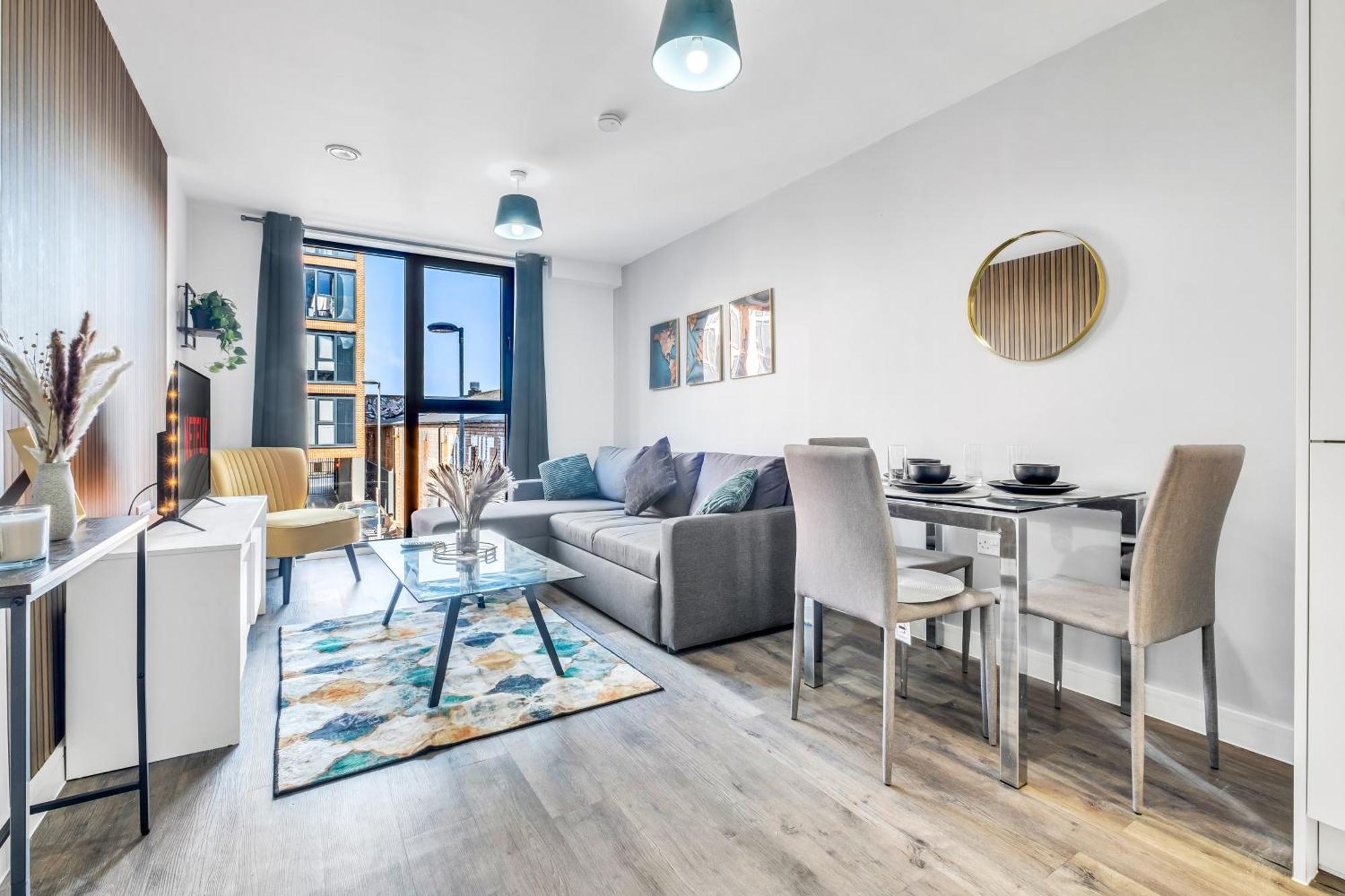 City Centre Emerald Escape - Sleeps-6, 2Beds & 2Baths , Netflix , Free Internet Birmingham Exterior photo