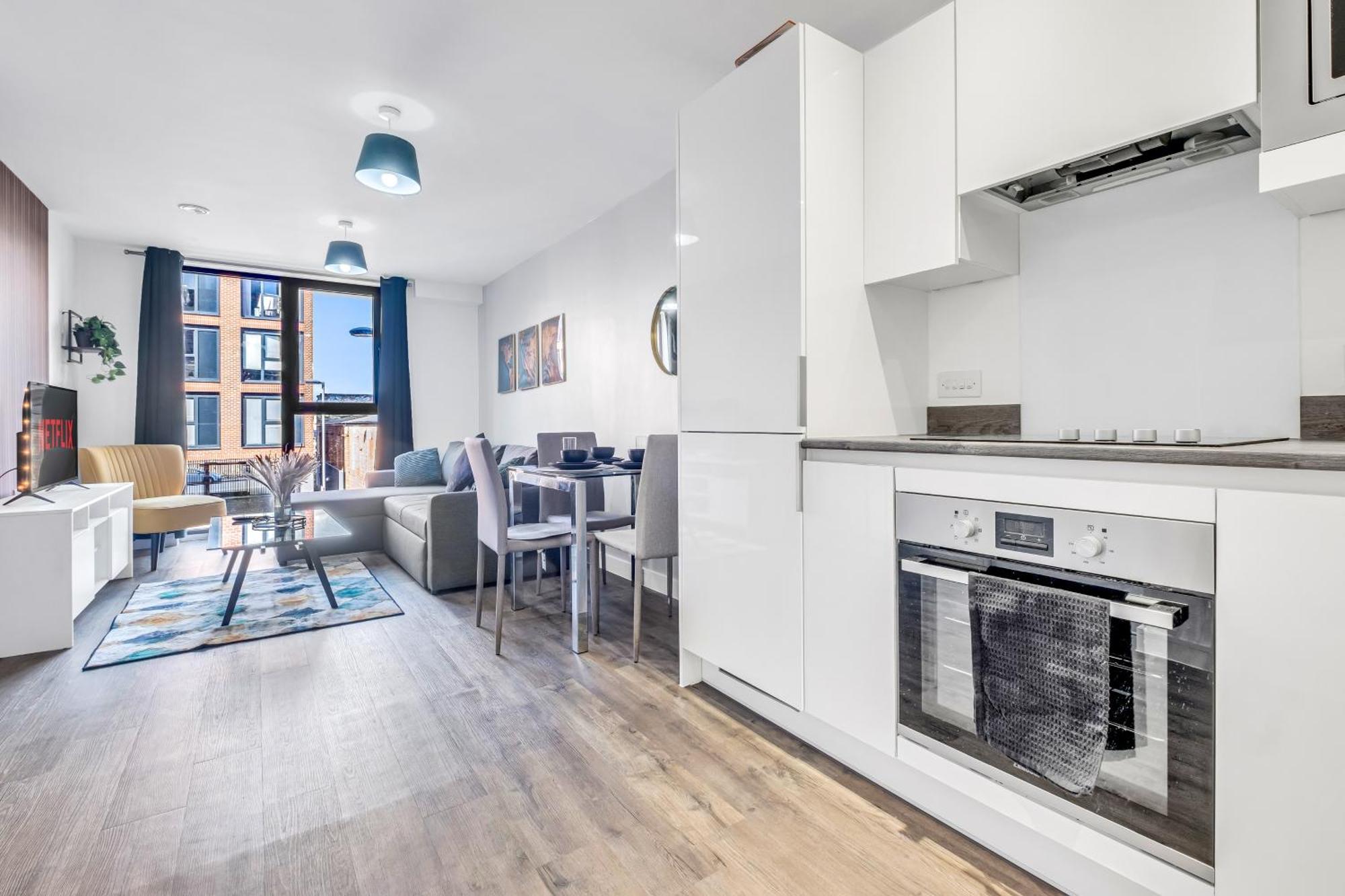 City Centre Emerald Escape - Sleeps-6, 2Beds & 2Baths , Netflix , Free Internet Birmingham Exterior photo
