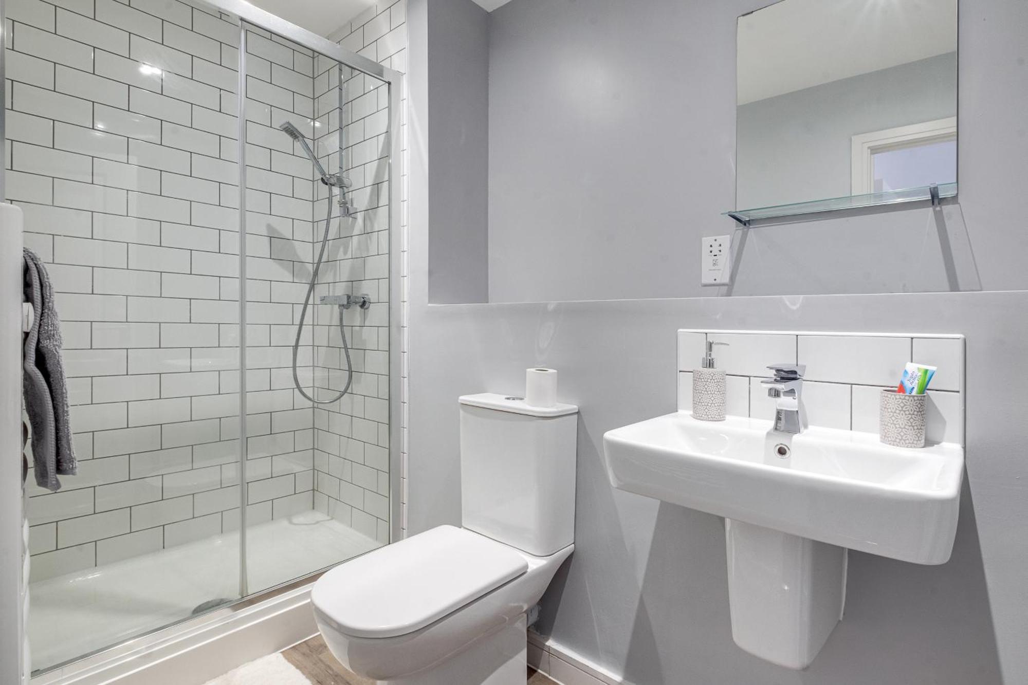 City Centre Emerald Escape - Sleeps-6, 2Beds & 2Baths , Netflix , Free Internet Birmingham Exterior photo