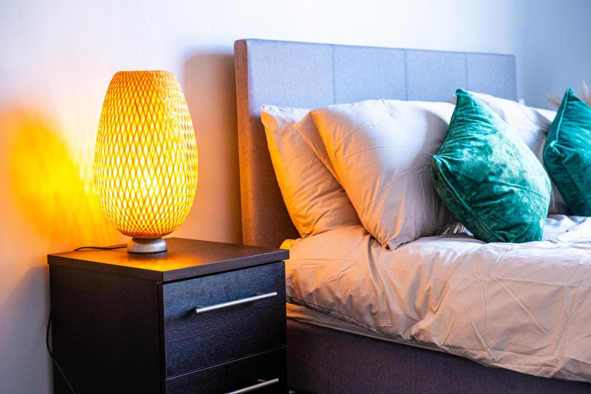 City Centre Emerald Escape - Sleeps-6, 2Beds & 2Baths , Netflix , Free Internet Birmingham Exterior photo