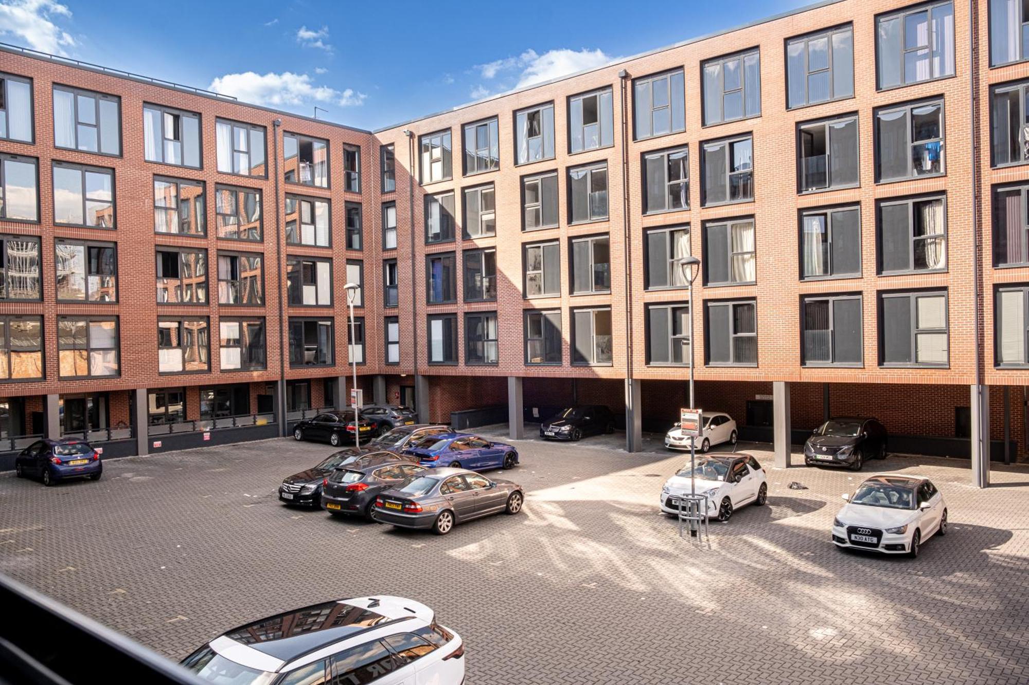 City Centre Emerald Escape - Sleeps-6, 2Beds & 2Baths , Netflix , Free Internet Birmingham Exterior photo