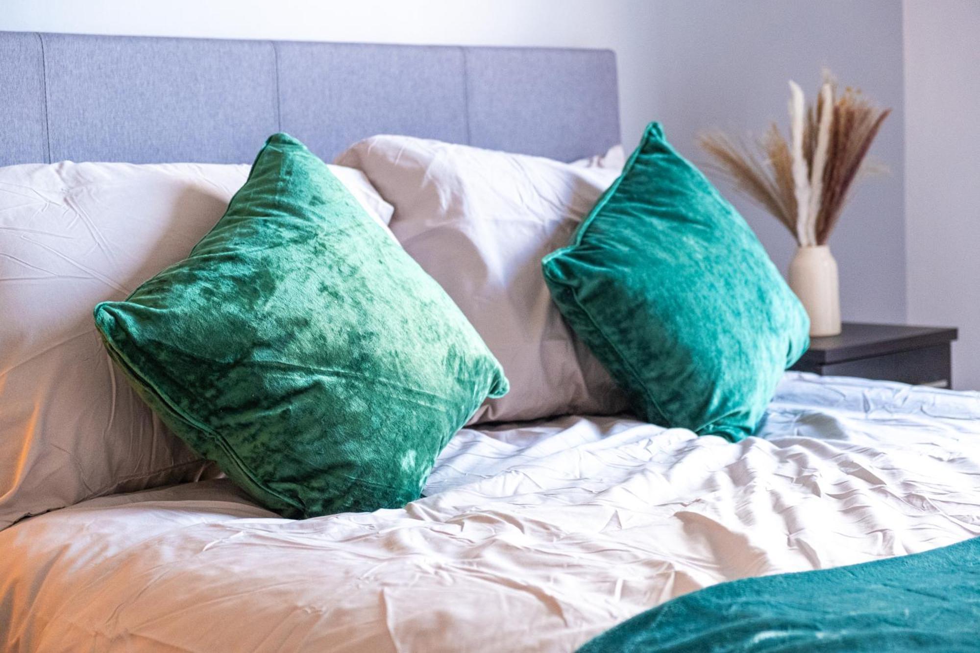 City Centre Emerald Escape - Sleeps-6, 2Beds & 2Baths , Netflix , Free Internet Birmingham Exterior photo